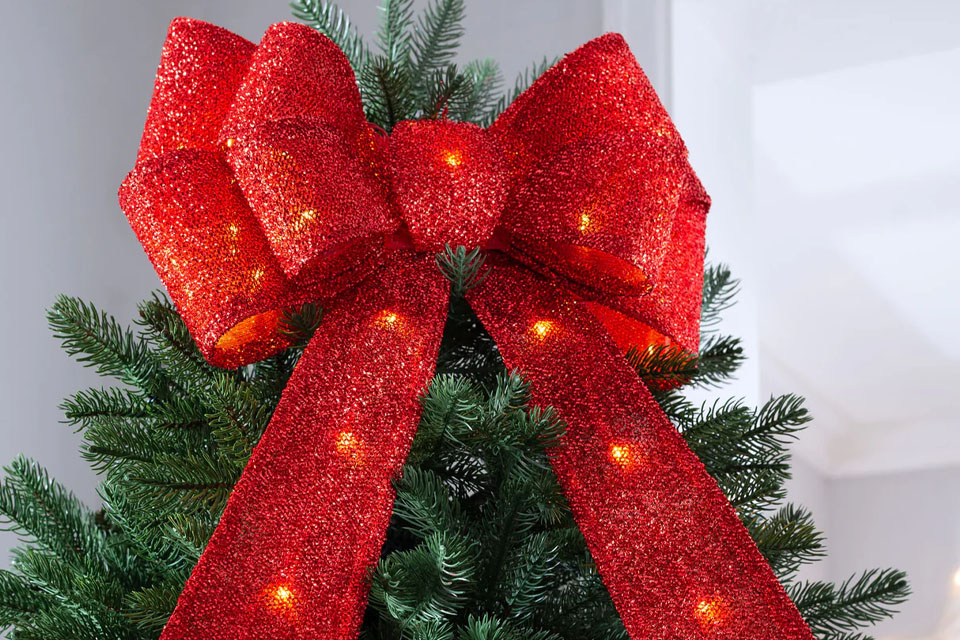 The Art & Science of Decorating Christmas Trees with Ribbon