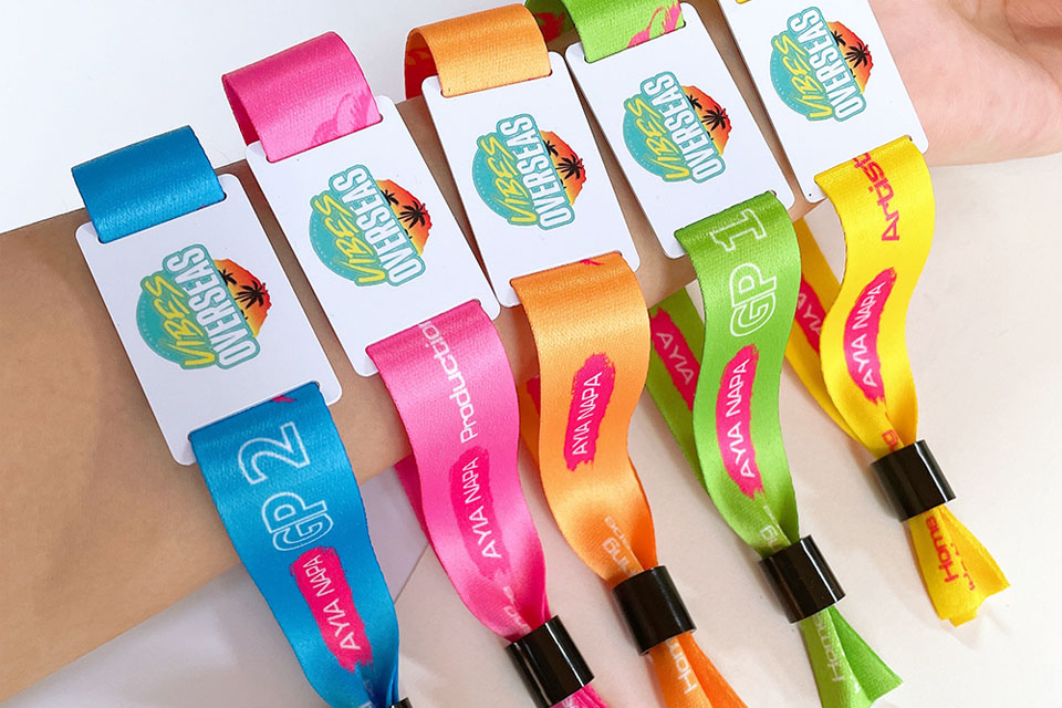 eco-friendly festival wristbands: design, materials & tech