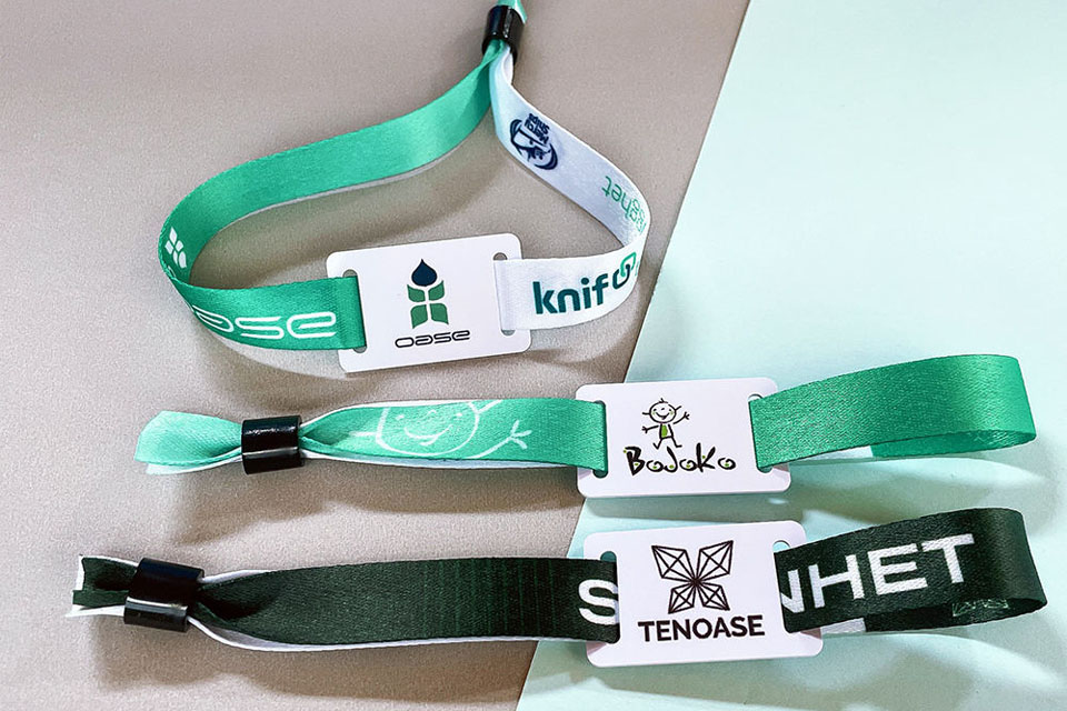 eco-friendly festival wristbands: design, materials & tech