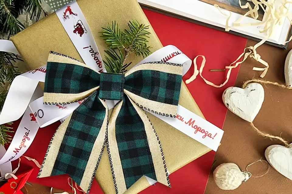 how to make a bow with wired ribbon