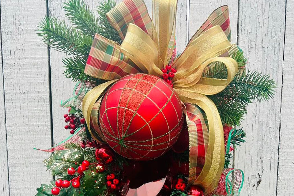 how to make a mesh ribbon wreath