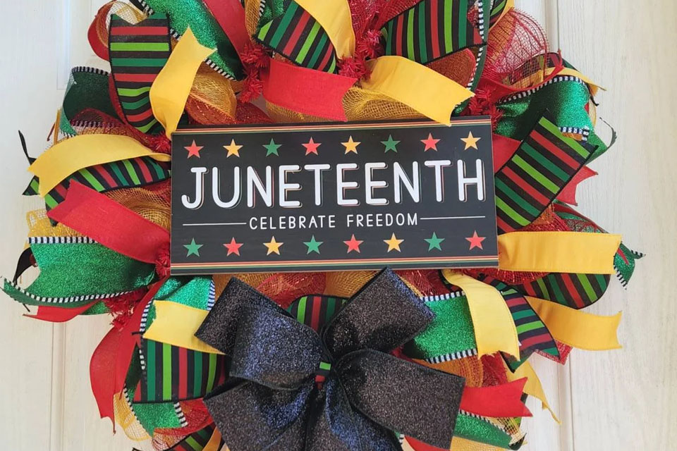 Sinnvolle Juneteenth-Dekoration mit Meedee-Bändern basteln